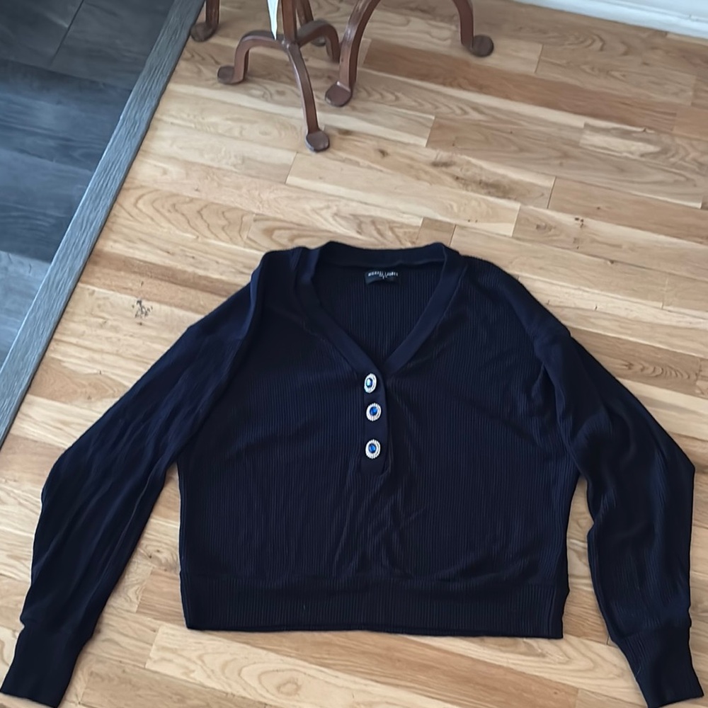 Michael Lauren Navy Ribbed Knit Top w sassy sapphire buttons.
